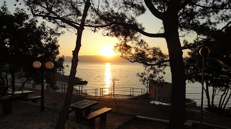 DSC00795 01.JPG - Ez a felkelő nap. Sajnos pár percet késtem. Az időpont 5:47